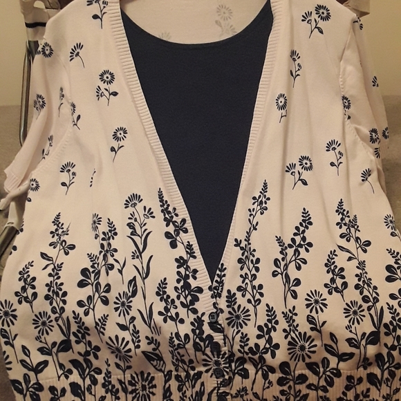 SHORT SLEEVE CARRIGAN - Picture 1 of 1